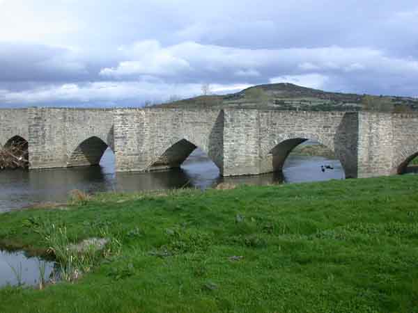 Monte Jundiz al fondo
